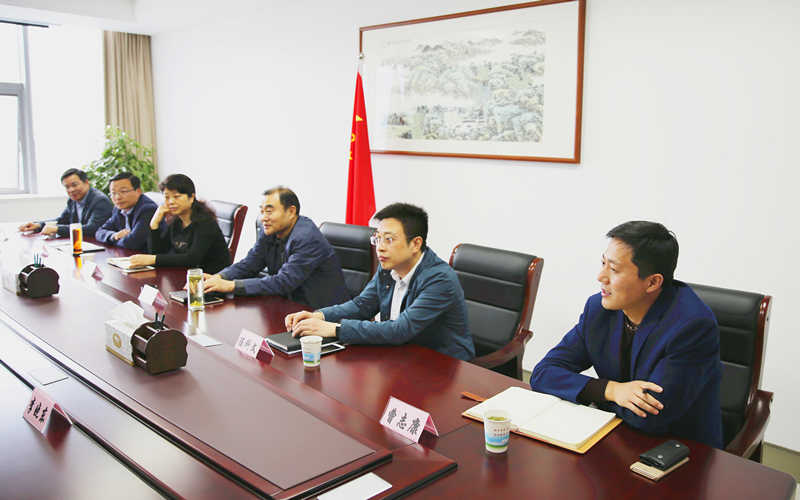 市财政局副局长吴启飞参加对接交流会.